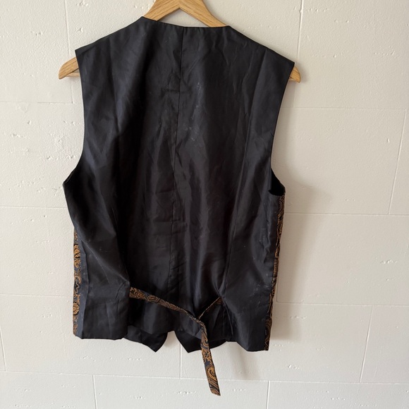 Vintage Black and Gold Paisley Vest - Picture 6 of 7